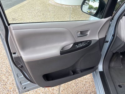 2015 Toyota Sienna LE AAS