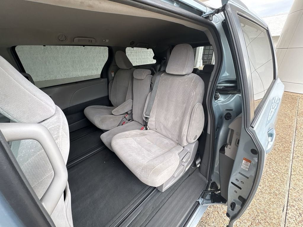 2015 Toyota Sienna LE AAS