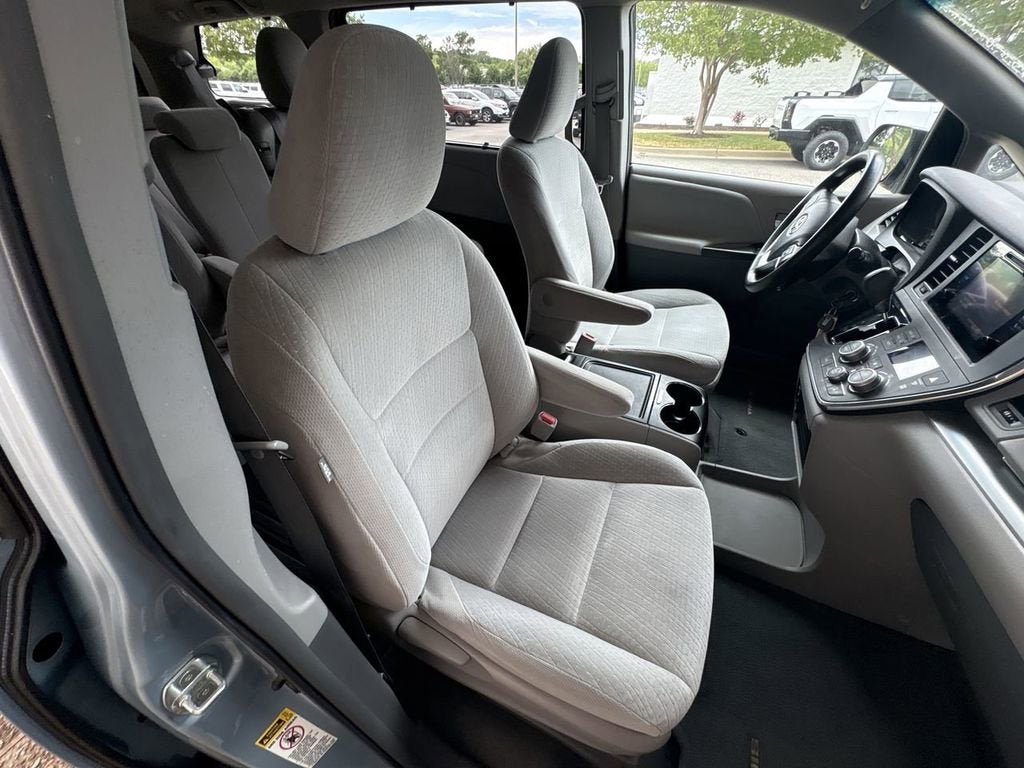 2015 Toyota Sienna LE AAS