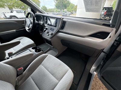 2015 Toyota Sienna LE AAS
