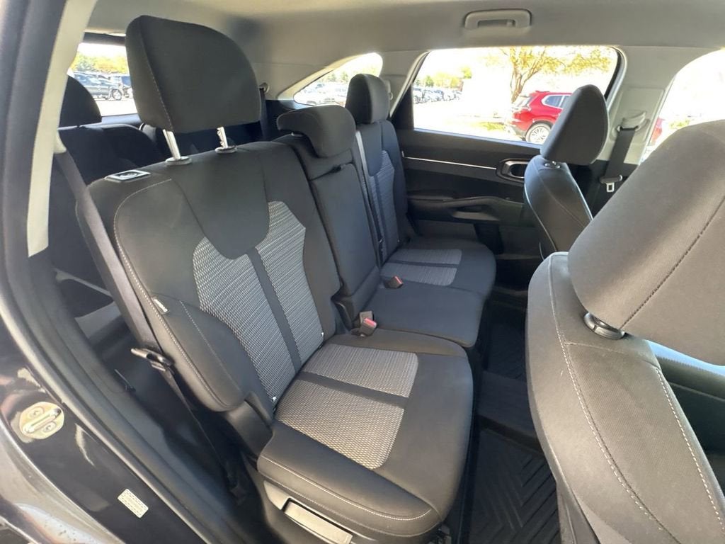 2025 Kia Sorento LX