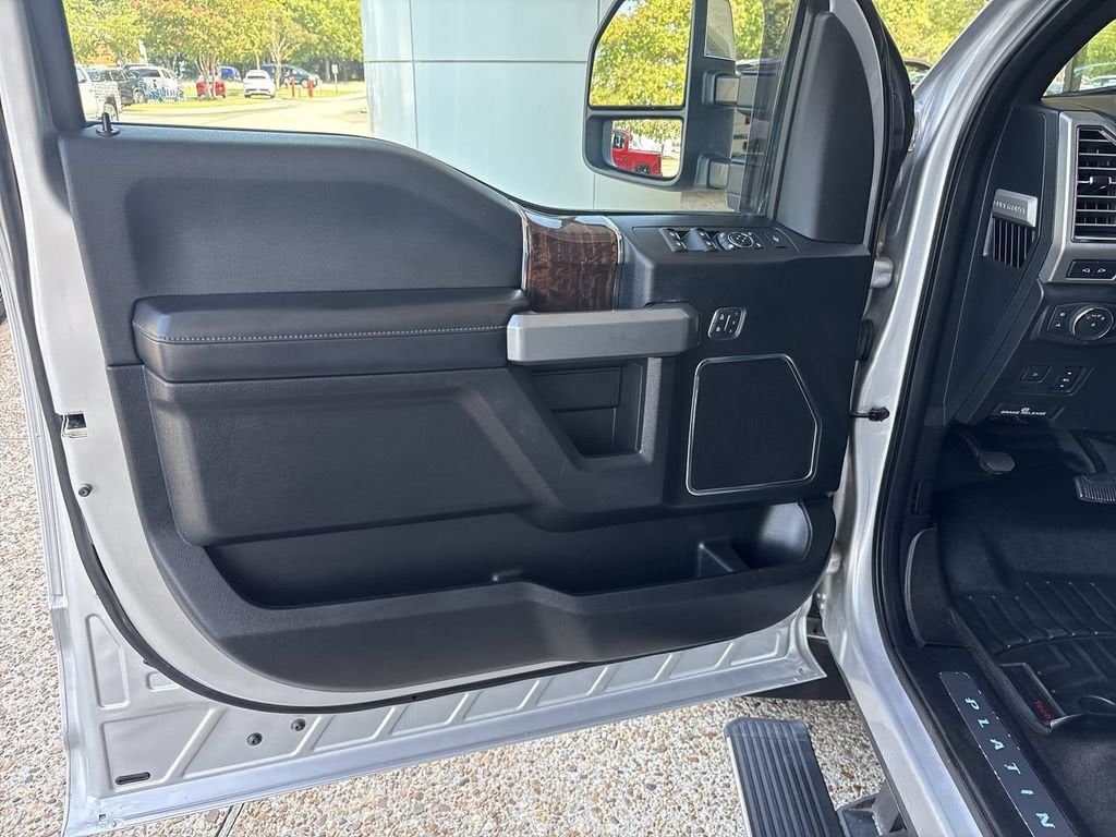 2017 Ford Super Duty F-350 SRW Platinum