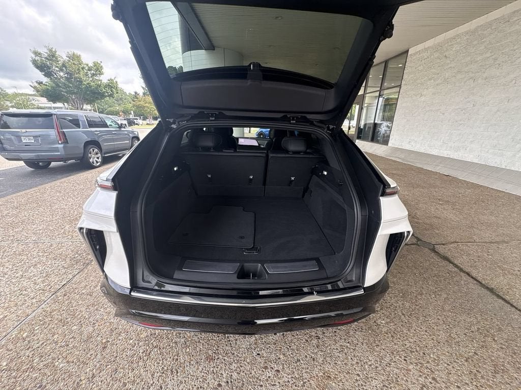 2025 Cadillac LYRIQ Luxury 1