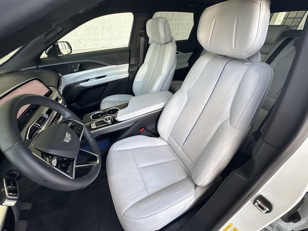 2024 Cadillac LYRIQ Luxury 1