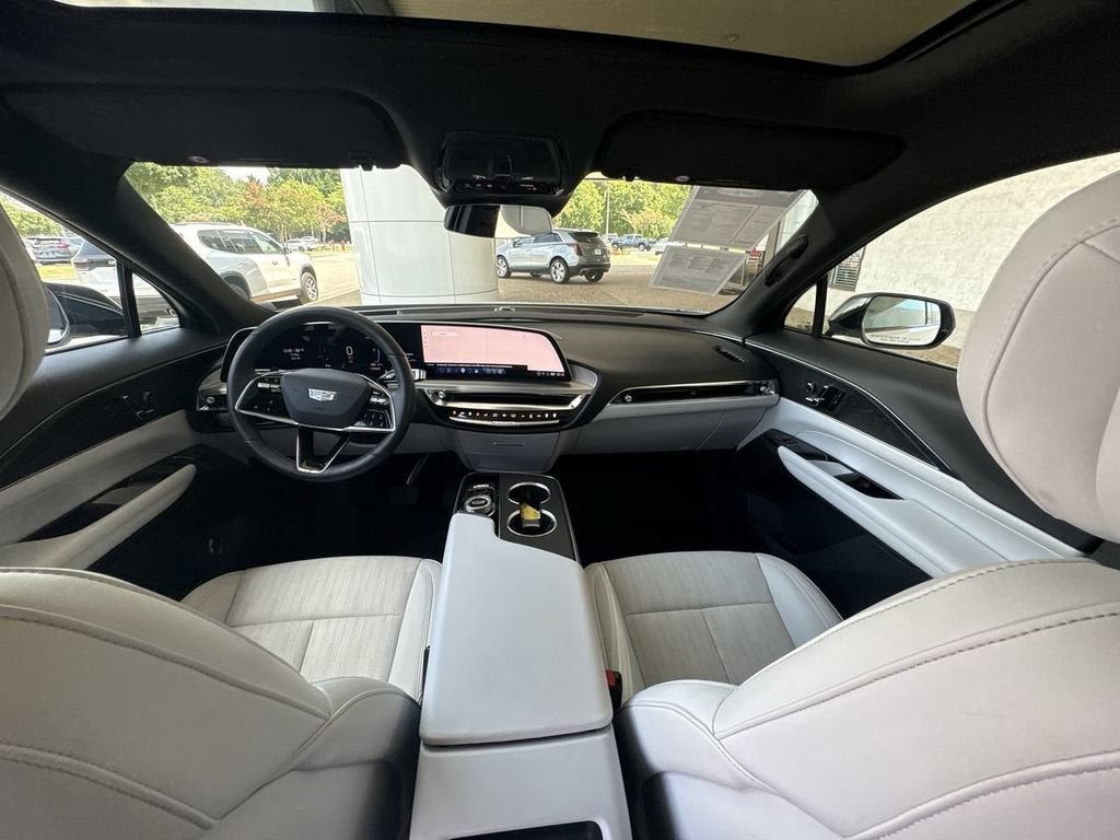 2024 Cadillac LYRIQ Luxury 1