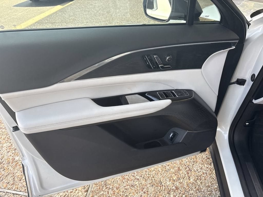 2024 Cadillac LYRIQ Luxury 1
