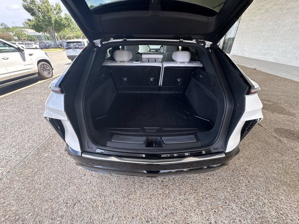 2024 Cadillac LYRIQ Luxury 1