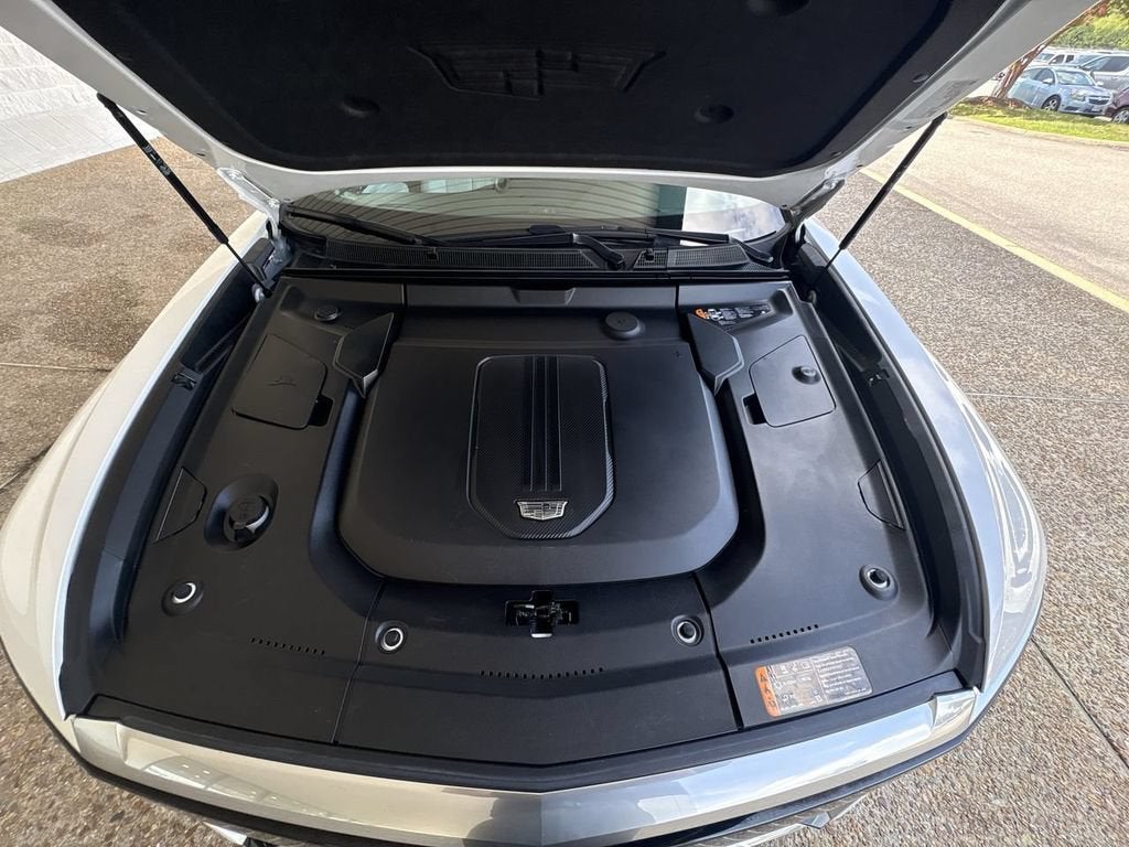 2024 Cadillac LYRIQ Luxury 1