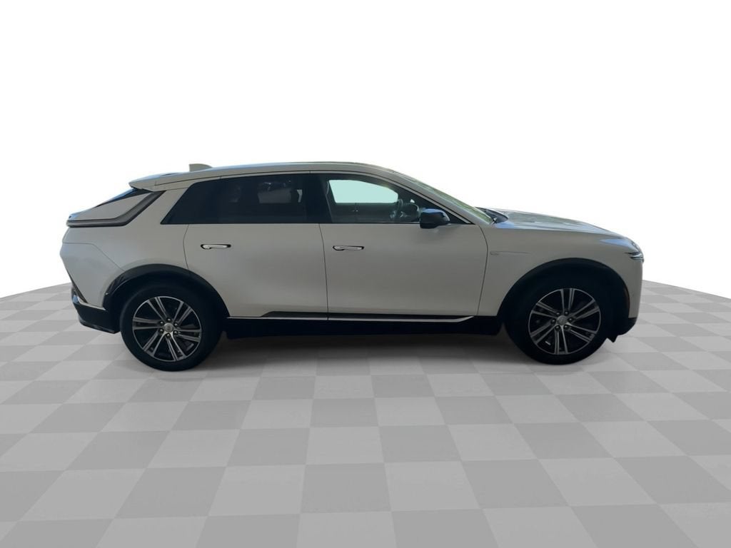 2024 Cadillac LYRIQ Luxury 1