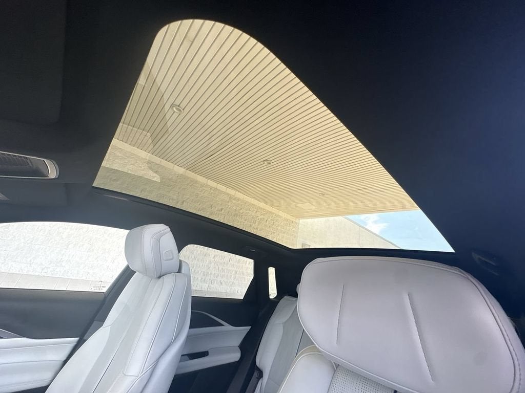 2024 Cadillac LYRIQ Luxury 1