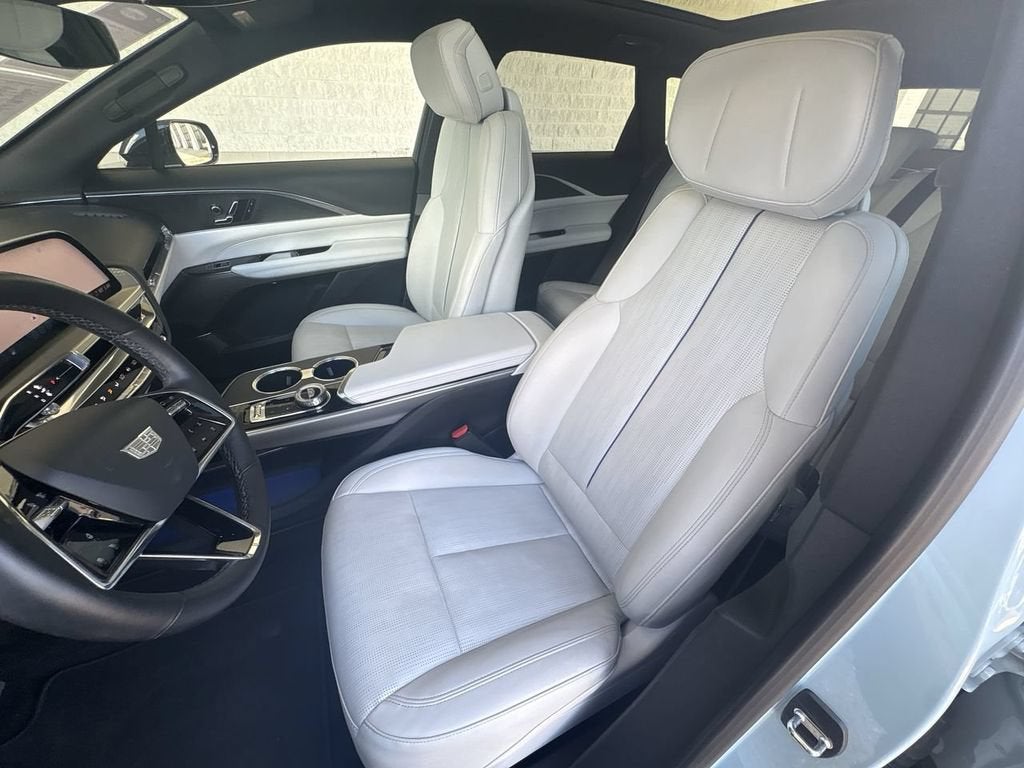 2024 Cadillac LYRIQ Luxury 1