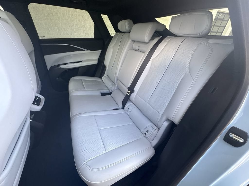 2024 Cadillac LYRIQ Luxury 1
