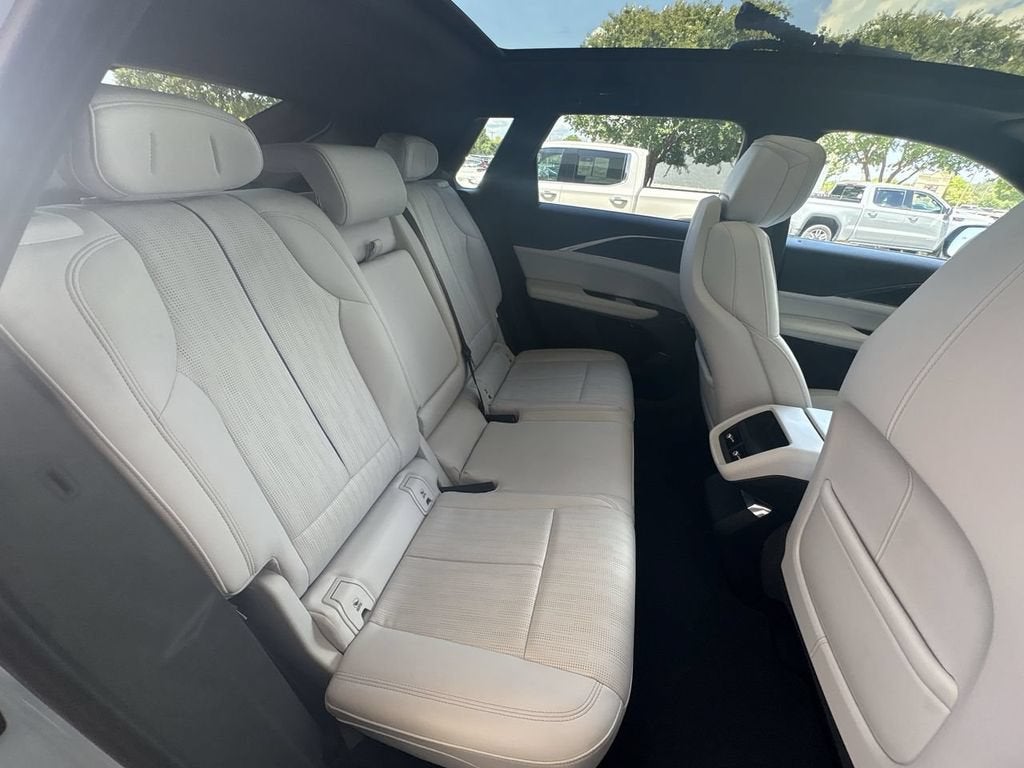 2024 Cadillac LYRIQ Luxury 1