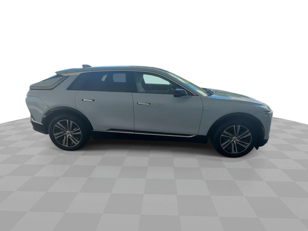 2024 Cadillac LYRIQ Luxury 1