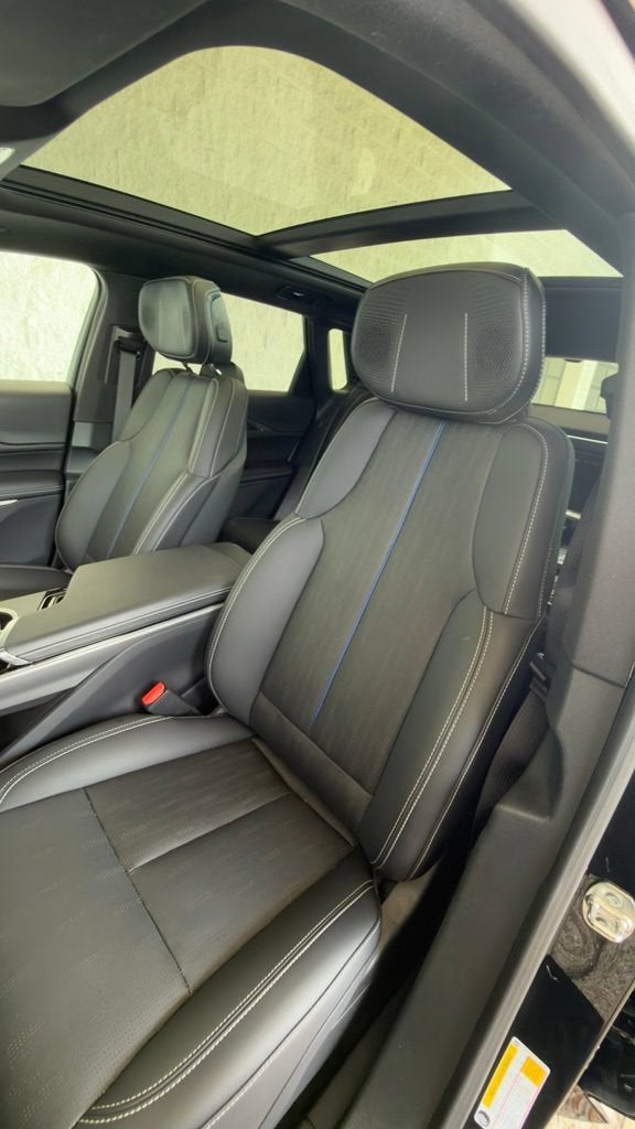 2024 Cadillac LYRIQ Luxury 1