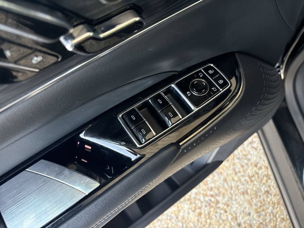 2024 Cadillac LYRIQ Luxury 1