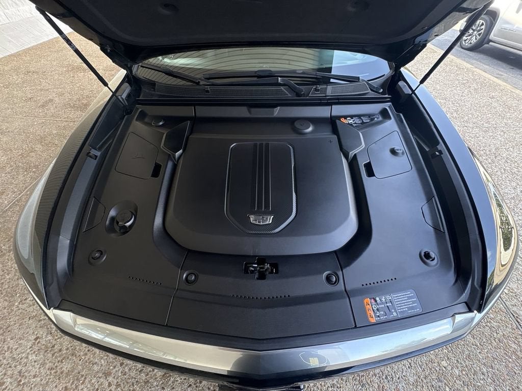 2024 Cadillac LYRIQ Luxury 1