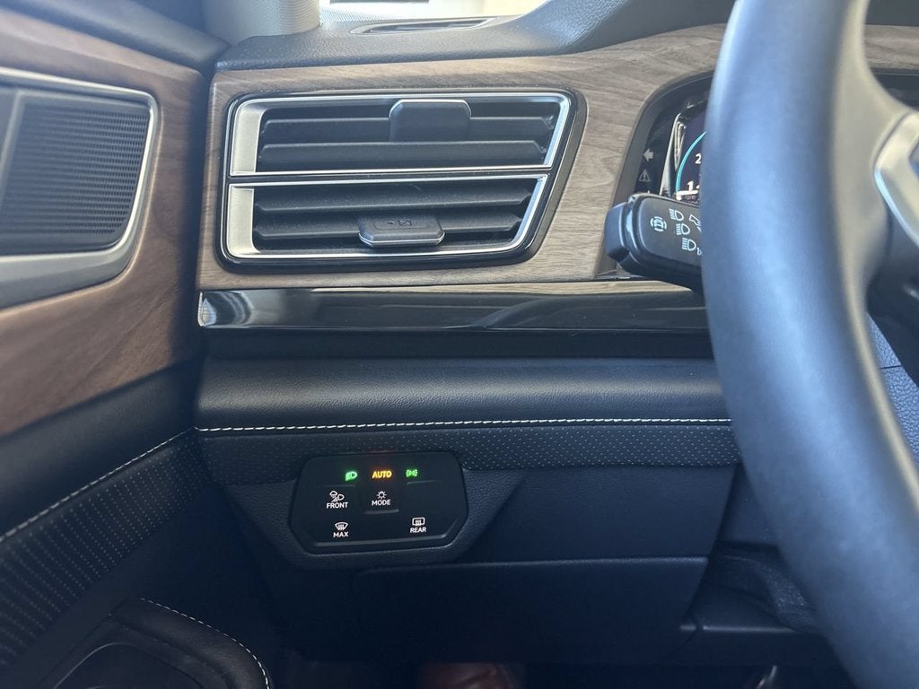 2025 Volkswagen Atlas SE w/Tech - Photo 17