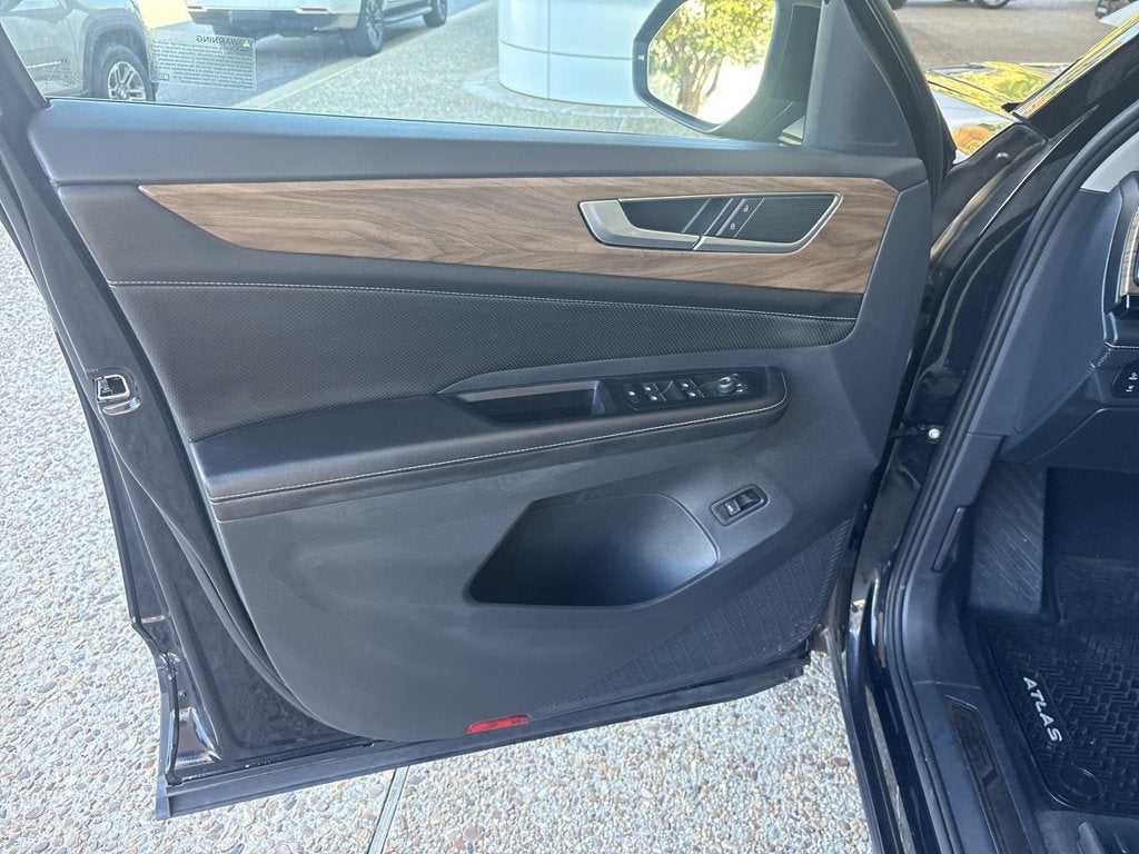 2025 Volkswagen Atlas SE w/Tech - Photo 22