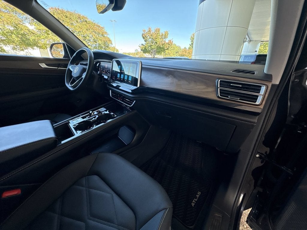 2025 Volkswagen Atlas SE w/Tech - Photo 29