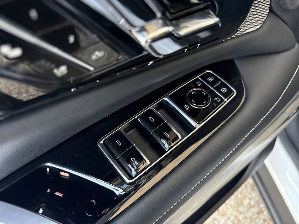 2025 Cadillac OPTIQ Luxury 2