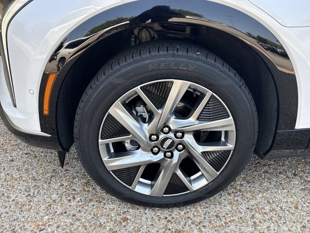 2025 Cadillac OPTIQ Luxury 2